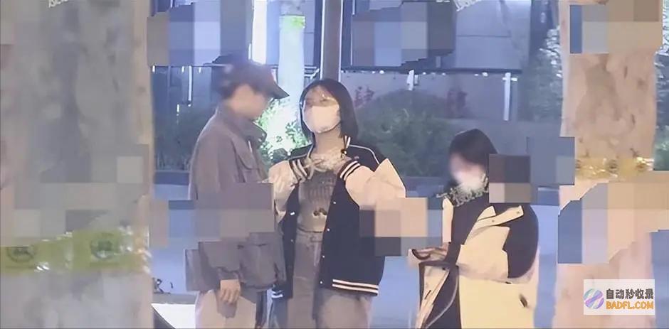 90斤都没她的腿细李雪琴飞机上被偶遇四肢轻微真