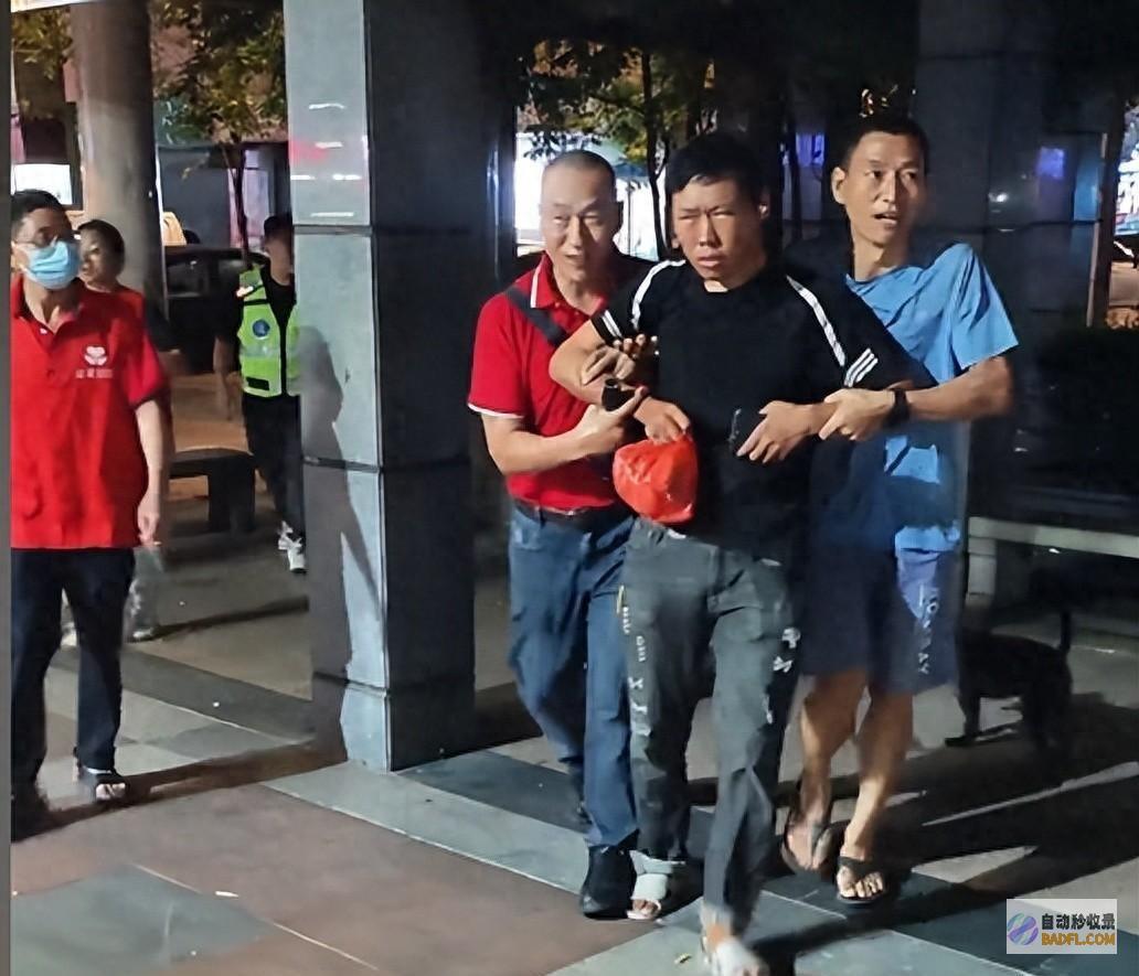 8年前高考失利离家出奔妈妈含恨离世认亲时却说