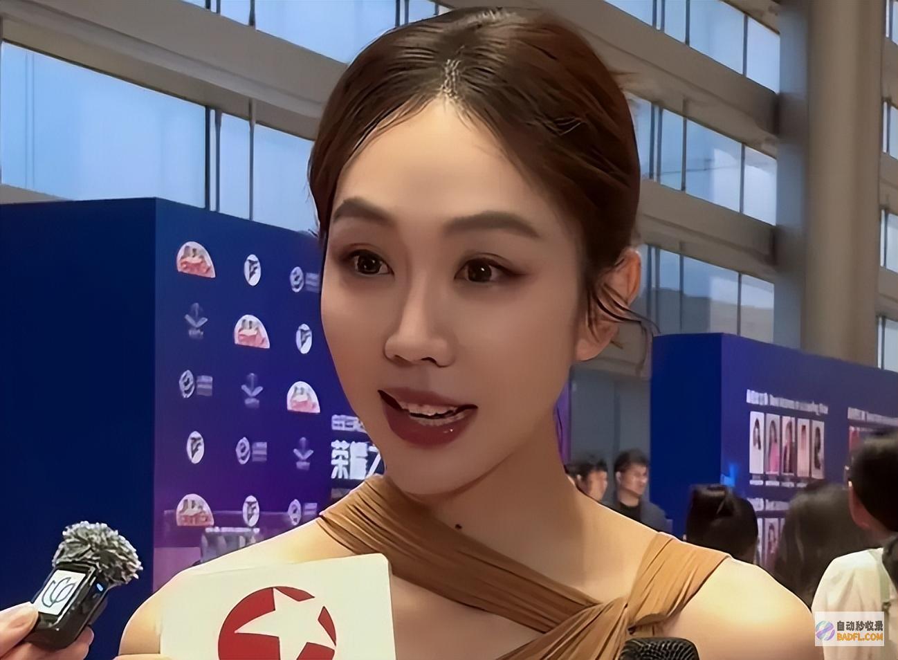 姜妍一身白嫩肉白玉兰之夜脖子两边一颗痣妩媚至