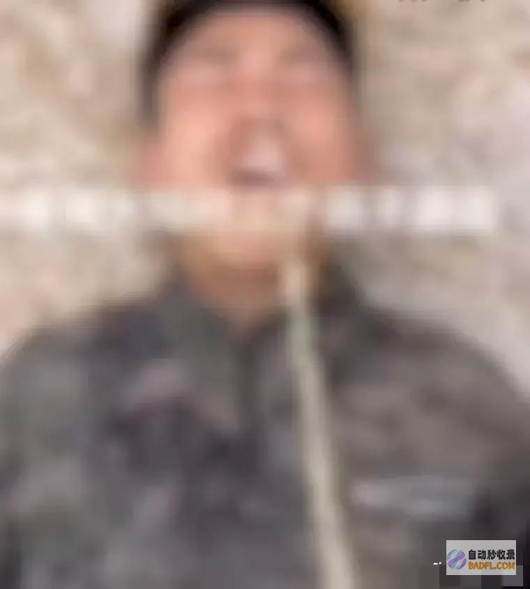 扮牲口后续太惨了男性遭多人霸凌喝尿警方通