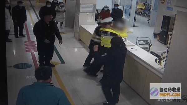 司机已被刑拘 皆大欢喜！救护车司机边直播边飙车 (司机已被刑拘怎么处理)