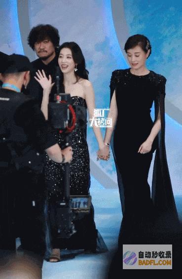 六旬老太49岁裹成酥胸美腿比不过一副老花镜