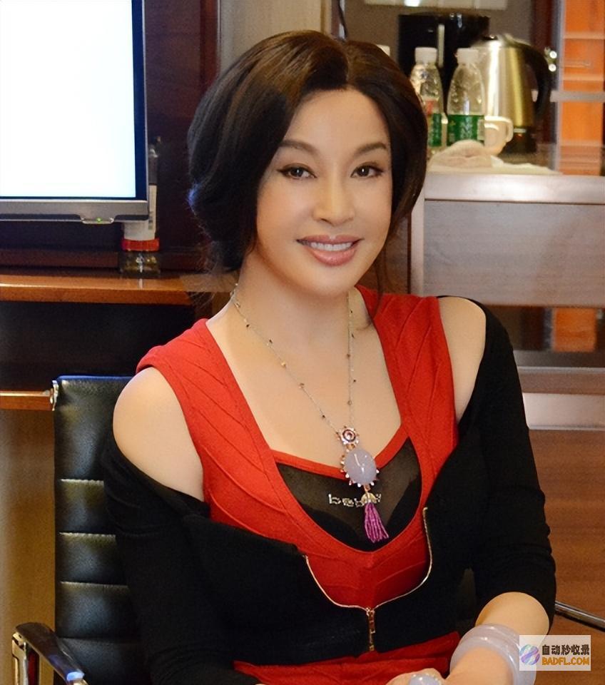 自称演二三十岁没疑问评论区炸锅了74岁刘晓庆想