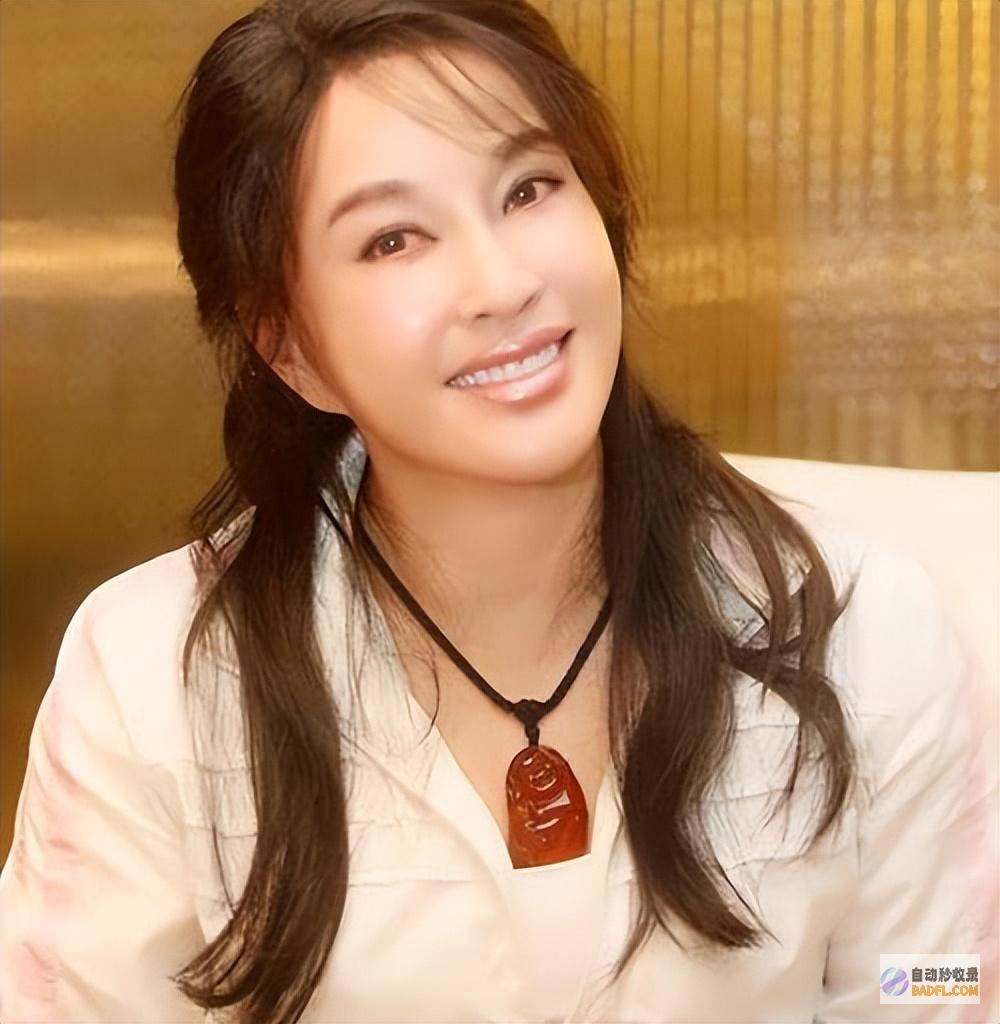 自称演二三十岁没疑问评论区炸锅了74岁刘晓庆想