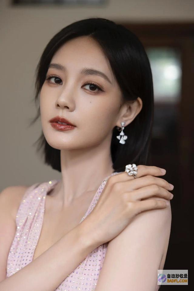 李一桐拍戏时腿上爬了好大一条被粉丝后