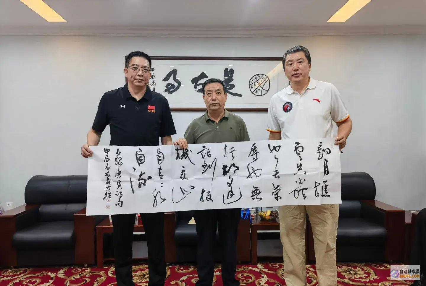 无儿无女丈夫已隐没7年57岁稀有出面双腿