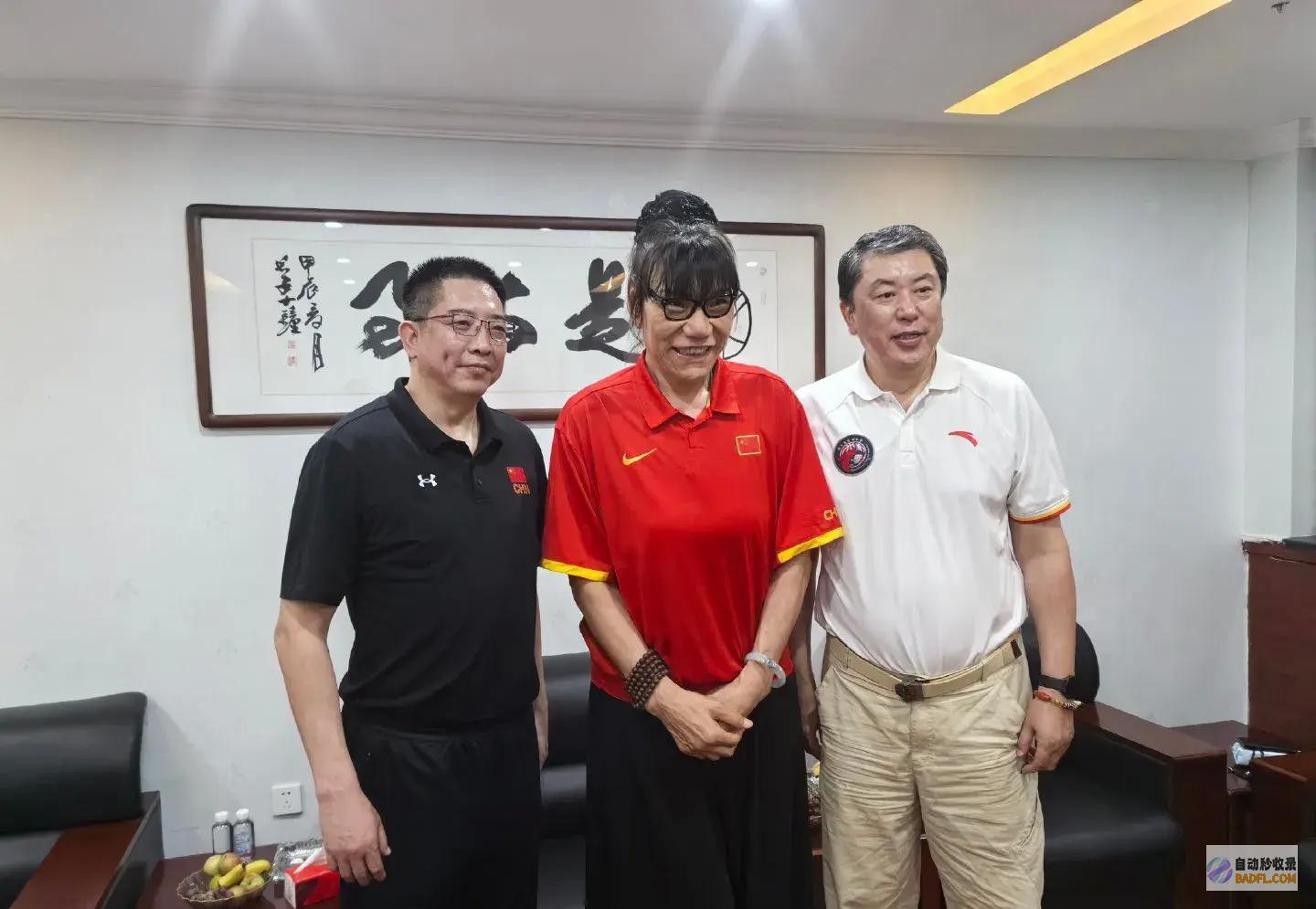 无儿无女丈夫已隐没7年双腿重大变形57岁郑海霞