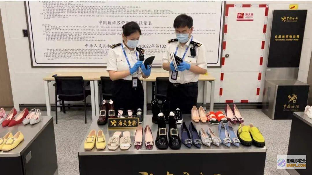 济南机场海关在一出境旅客行李箱中查获品牌鞋60双 预估案值近15万元 (济南机场海关协管)