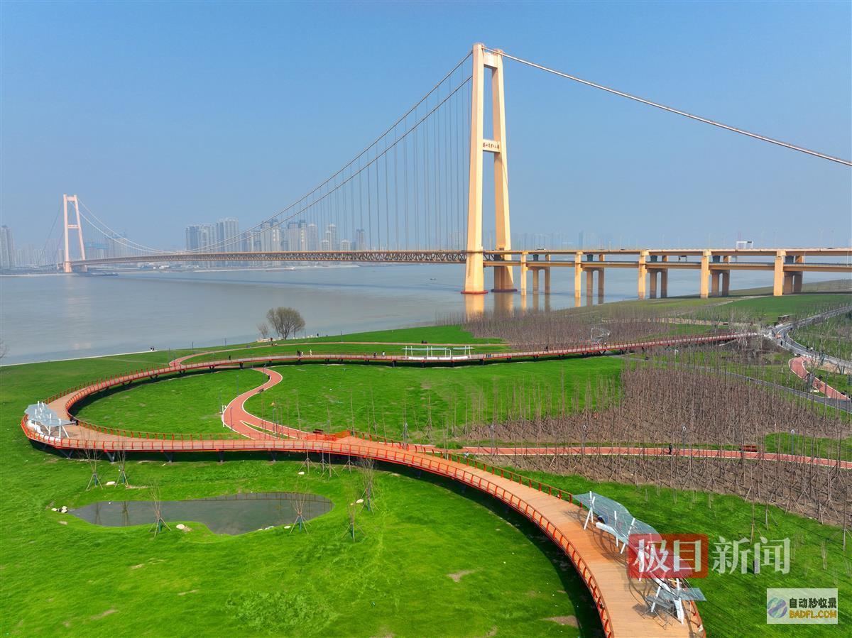 长江汉口站水位已达2761米沿江景观今昔剧变长江