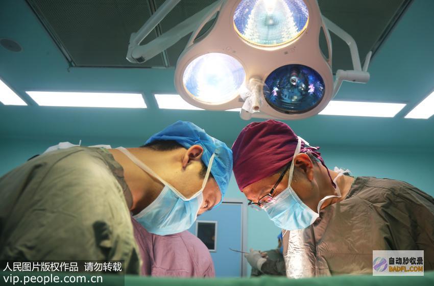 肋骨骨折 警方已参加 致下体烧伤 闹大了！福建一初中生被霸凌 (肋骨骨折公安机关怎么处理)