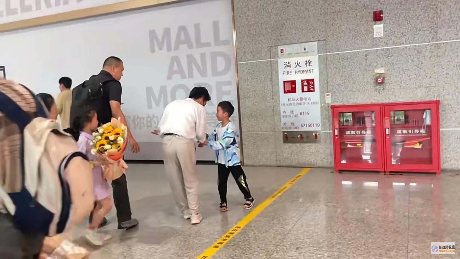 重庆宝妈带娃接机董宇辉激情适度让人不可了解善