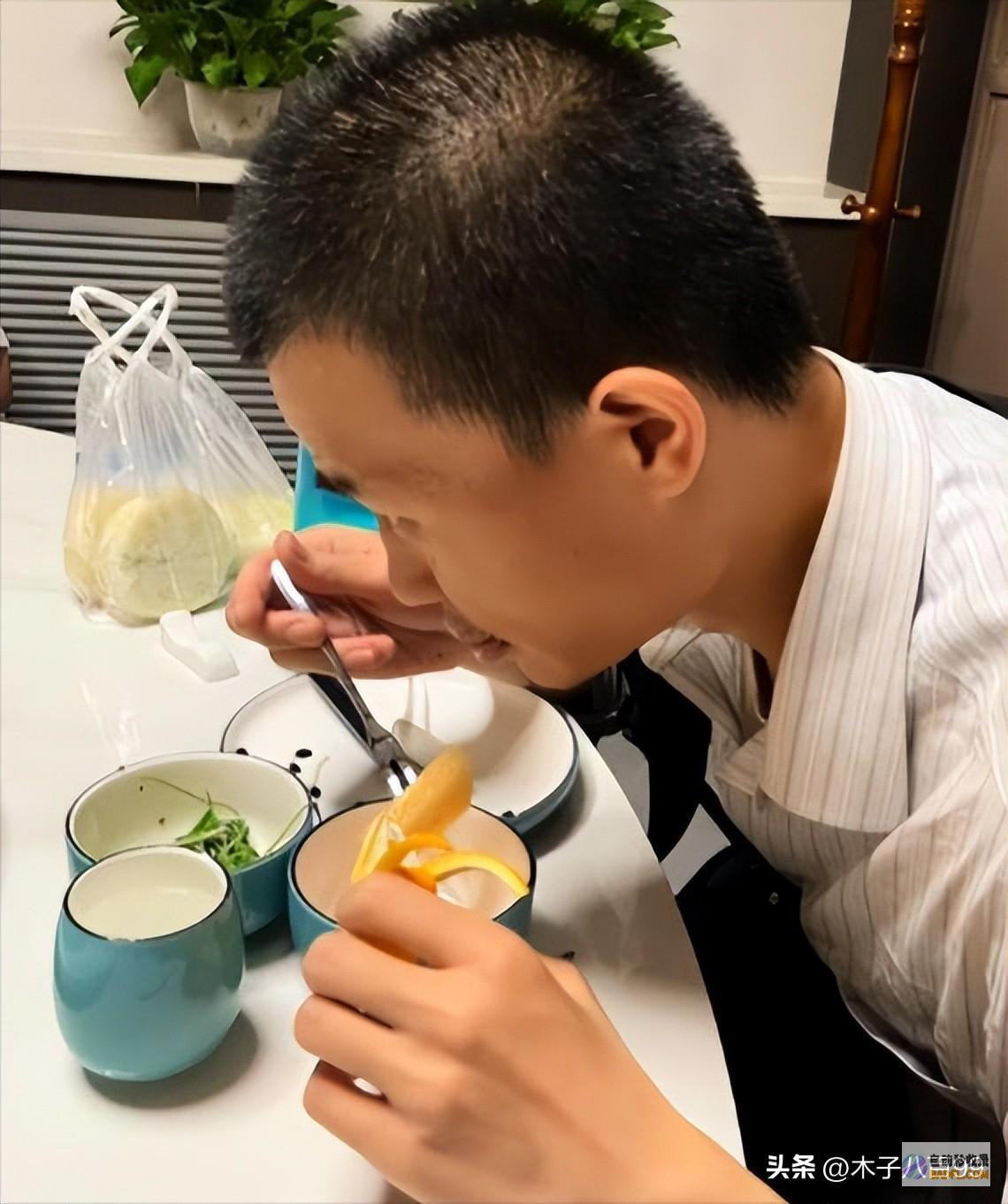 老婆非说我脑子有病我要是这样走韦东奕爬楼梯都