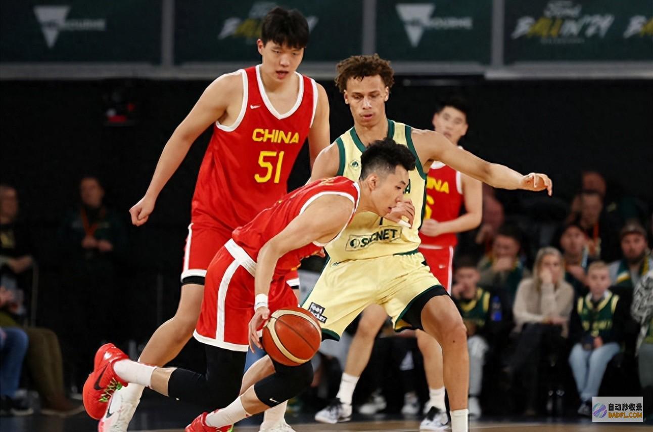 中国男篮33分惨败澳大利亚 中国队没反抗 没投射 这也没有那也没有 疯狂错误28次 媒体人 没防卫 (中国男篮33号)
