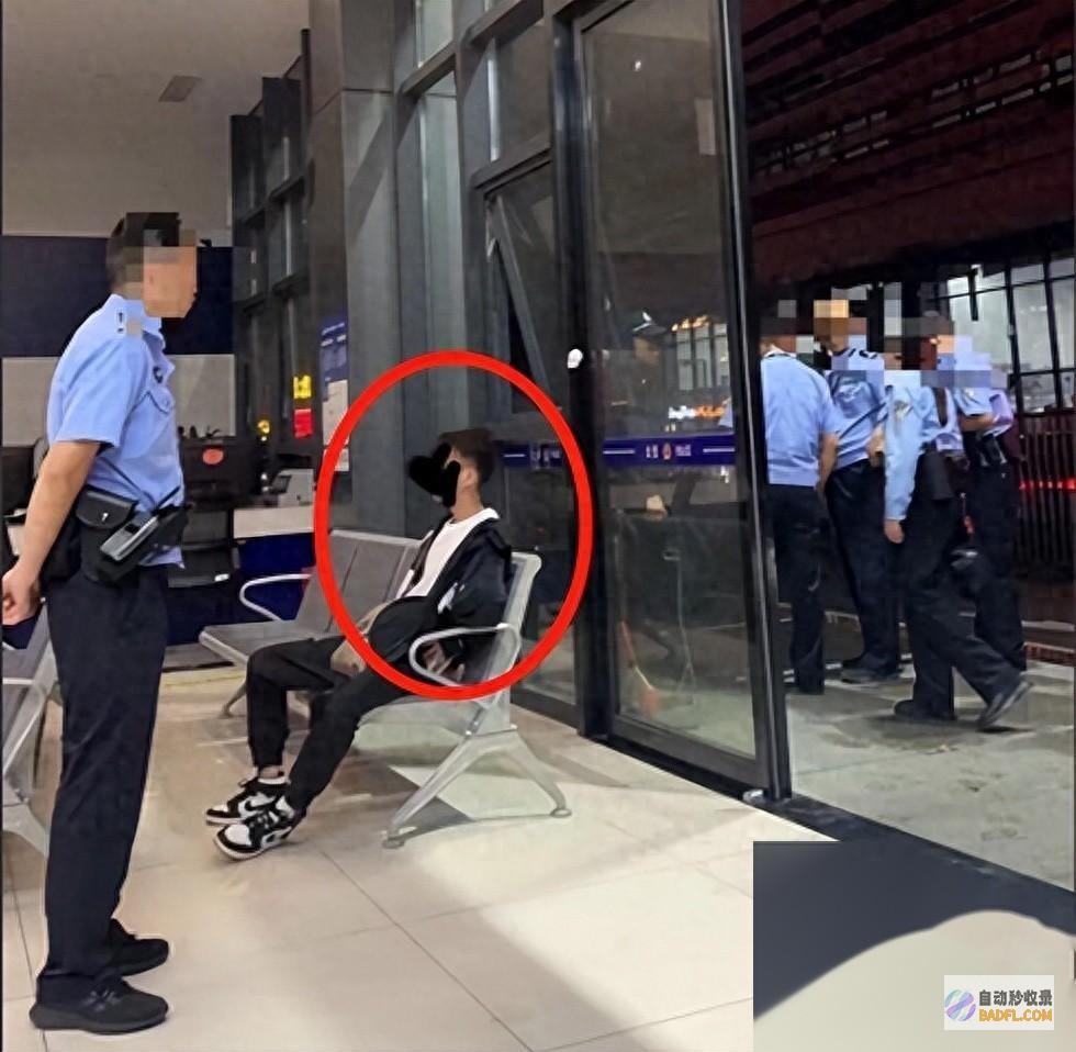 竟是被男性显露下体猥亵 屁股上方有物品碰我 男性音乐节觉得