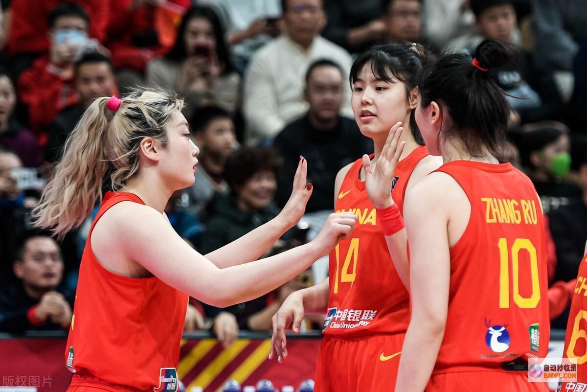 中国女篮巴黎奥运难夺金狂输28分李梦韩旭霸气摊