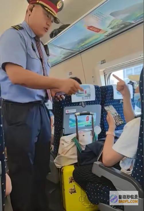 知情人泄露完整细节男性高铁上飙英语唾骂列车长