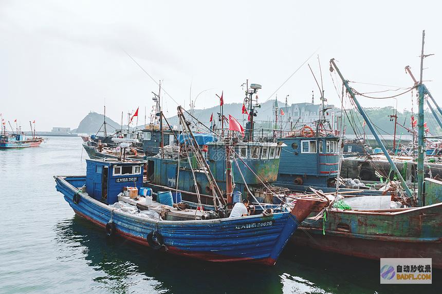 一艘移民船在毛里塔尼亚左远海域倾覆致89人死亡 (一艘移民船在也门近海倾覆)
