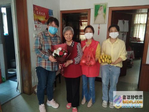 母亲派出所里遭民警责骂 越闹越大 男性插话后被拖进女厕群殴 (母亲在派出所留有案底会影响孩子吗)