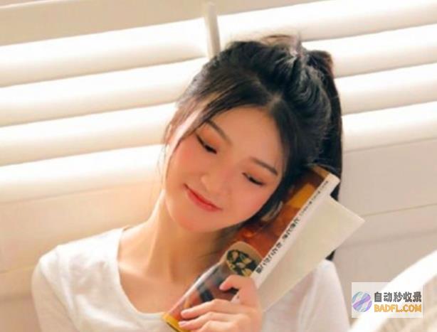 男性拒绝出示证件 现场视频曝光 越鬧越大 竟用英语唾骂乘务员 (男人拒绝女人见面的理由)