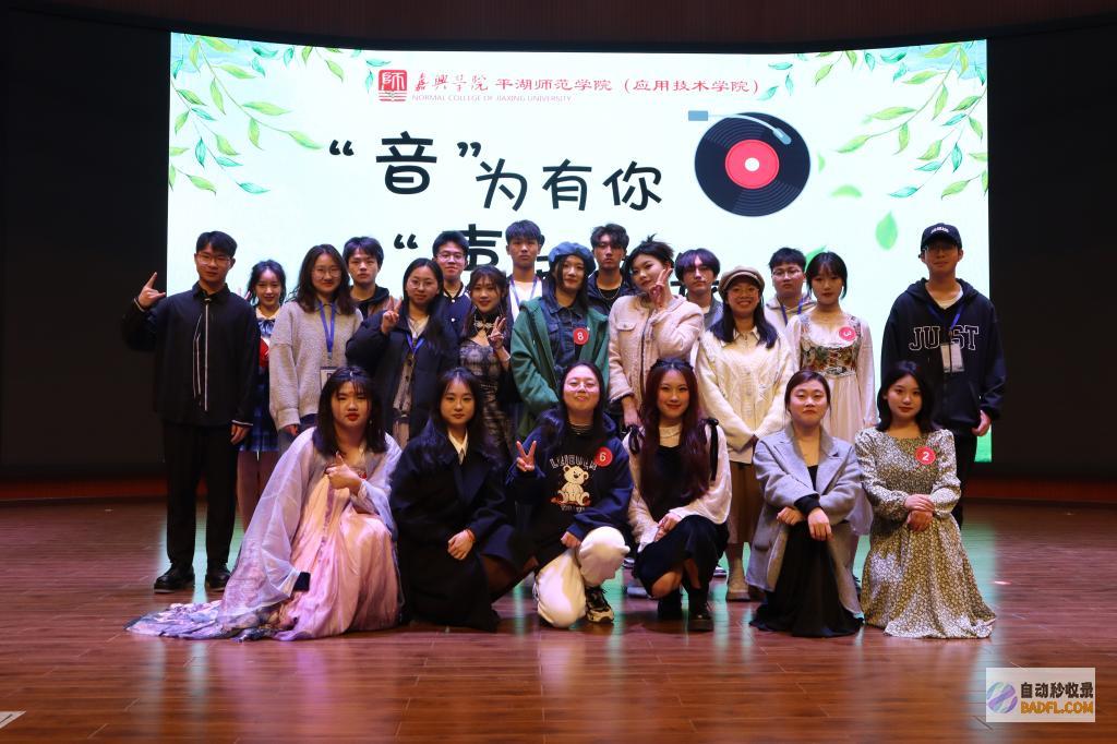 北大佳人高歌 像我这样的人 咱个他人该唱哪一出 网友笑侃 (北京大学高佳彬)
