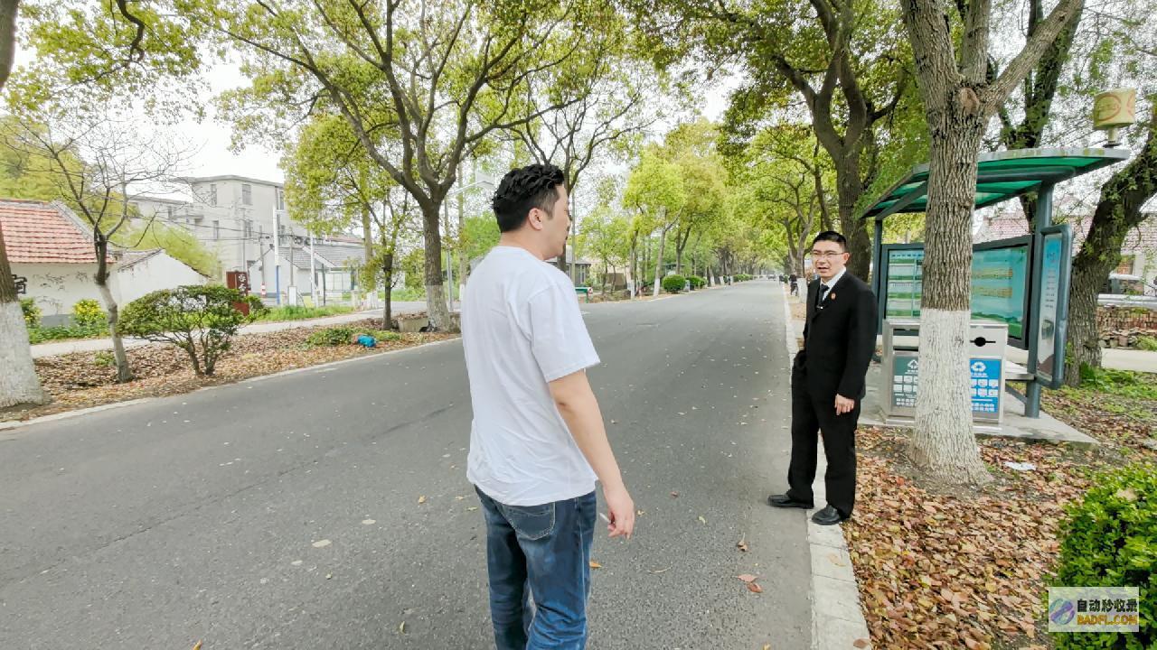 事发上海街头男性醉卧马路碾轧身亡送她回家的好