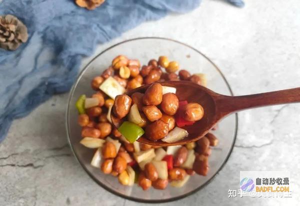 醋意盎然：老醋花生米的美味秘诀 (醋意使然)