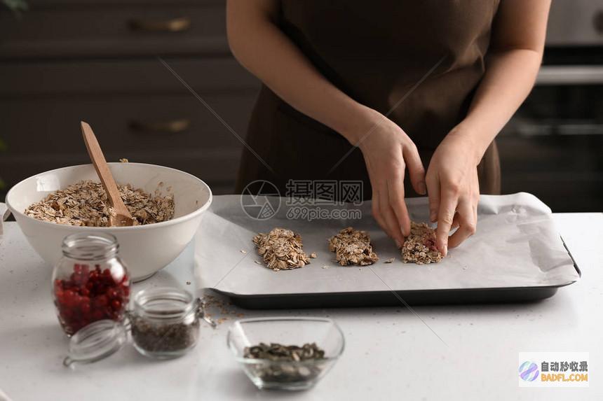 在家自制美味松软豆腐渣：制作方法步骤详解 (在家自制美味饮品)