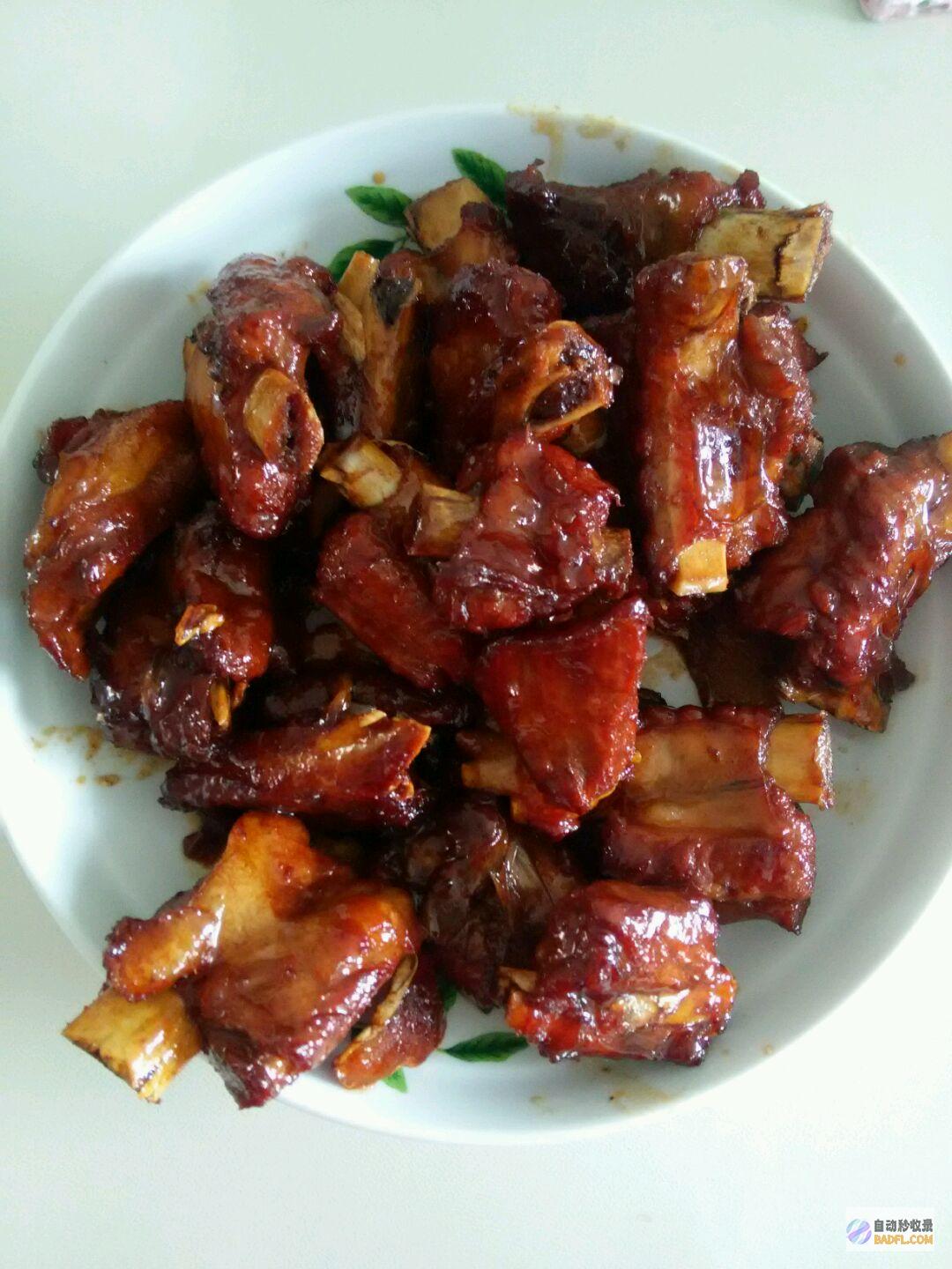 揭秘蒸排骨的秘诀：打造鲜嫩多汁的美味盛宴 (揭秘蒸排骨的视频)