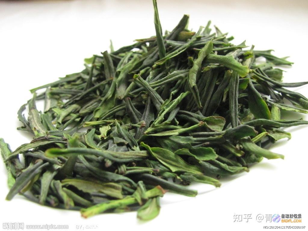 加入青瓜片和姜末，煮至青瓜片变软。 (青瓜片零食)