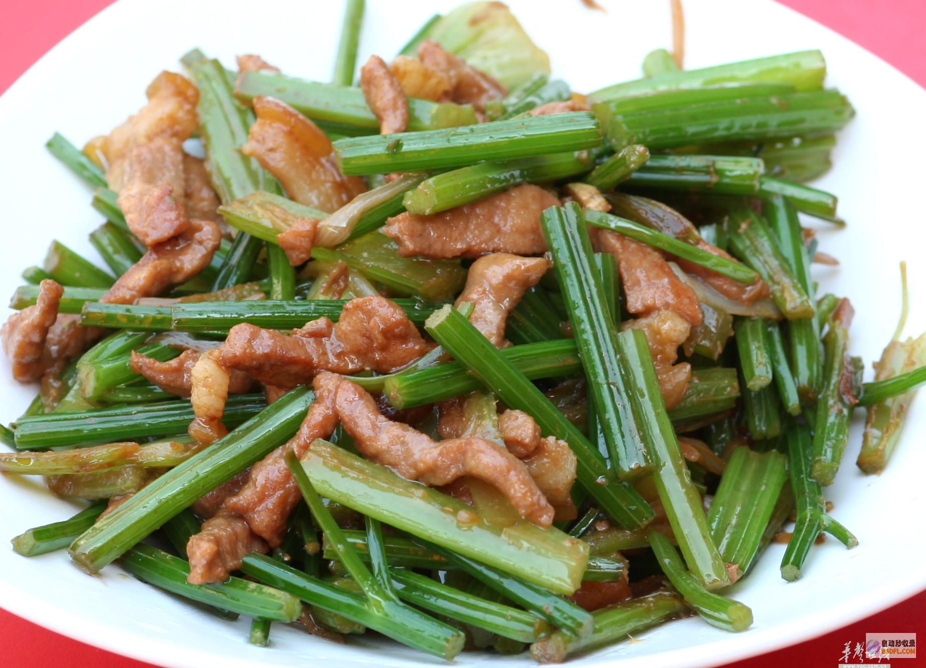 家常菜肴中的经典：品味家常小炒肉的鲜美与香气 (家常菜肴中的菜有哪些)