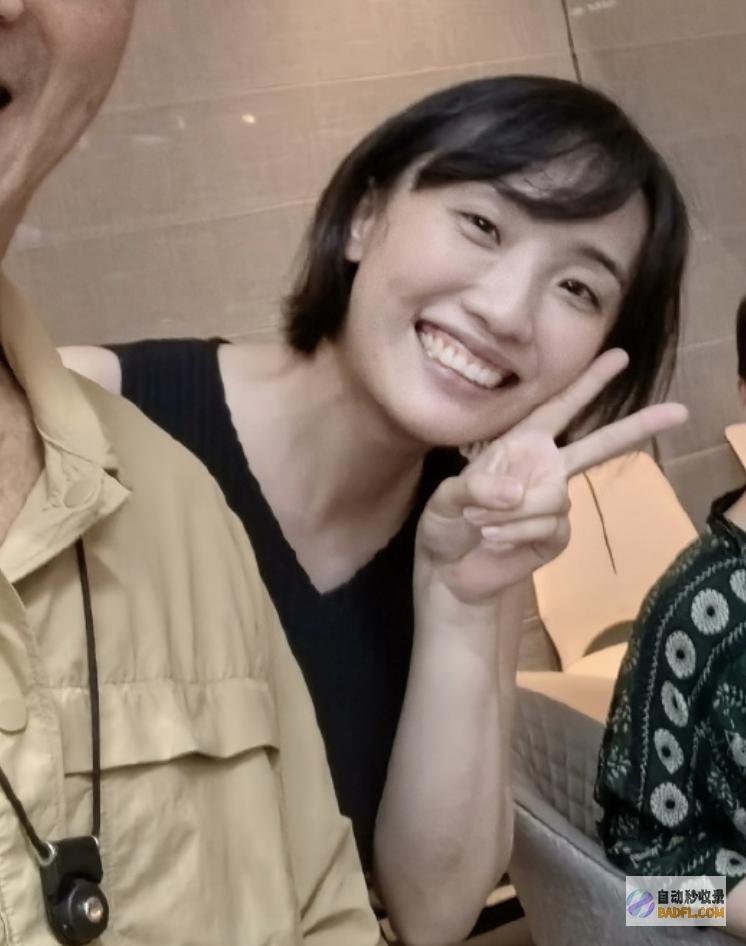 与妻子高清同框照首曝光胡歌官宣当爸后黄曦宁倚