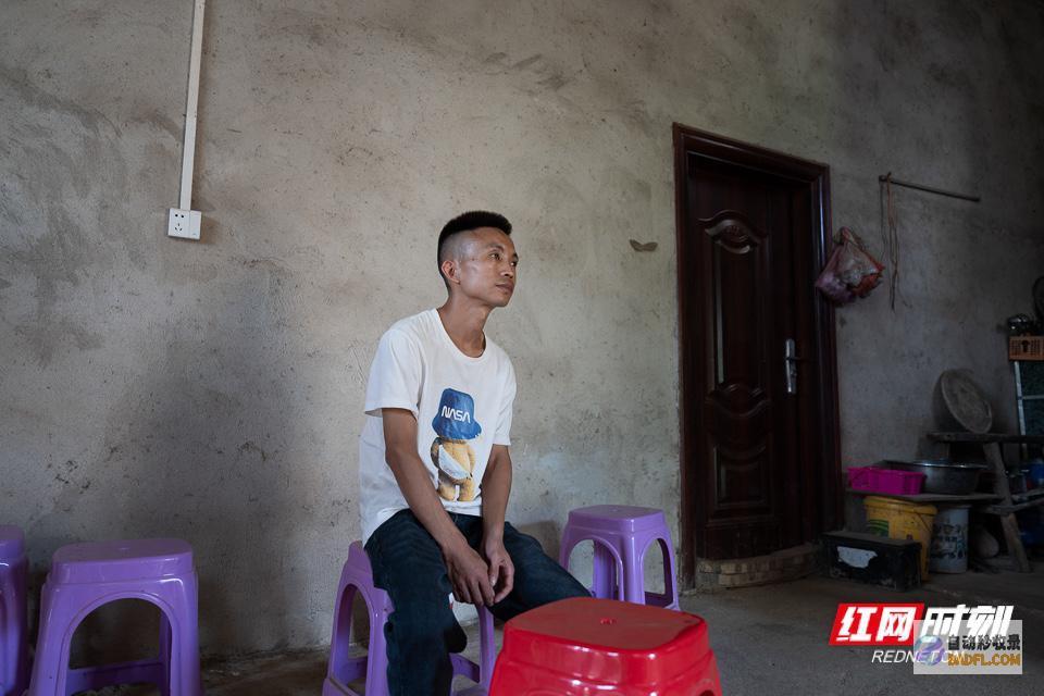 一家人在泪水中离散时辰·在场丨32年回家路一家