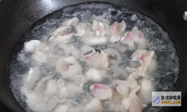 制作美味丝滑慕斯蛋糕的完整指南 (制作美味丝滑的食物)