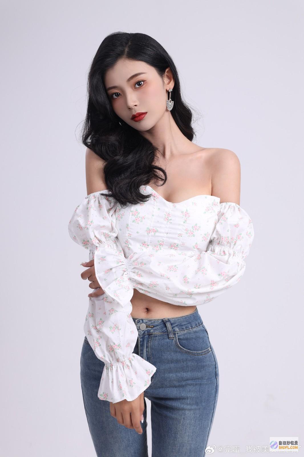 被美女宝妈看到 男性更衣室光着身子 大声说自己吃亏了! (被美女宝妈看光了)