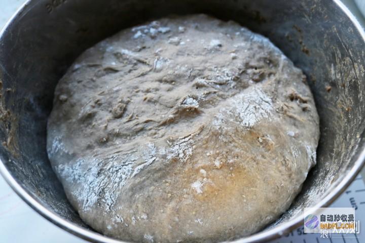 从揉面到烘焙：面包制作的全面指南(从揉面到烘焙要多久)