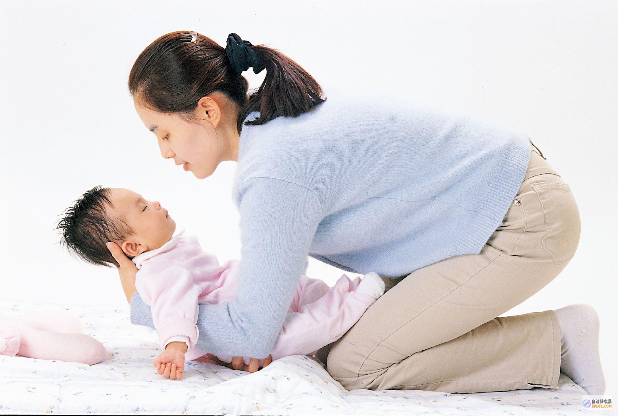 小孩朝妈妈咆哮 世道变了 你把我平板放哪里去了！评论区很苏醒 (孩子朝妈妈吼)