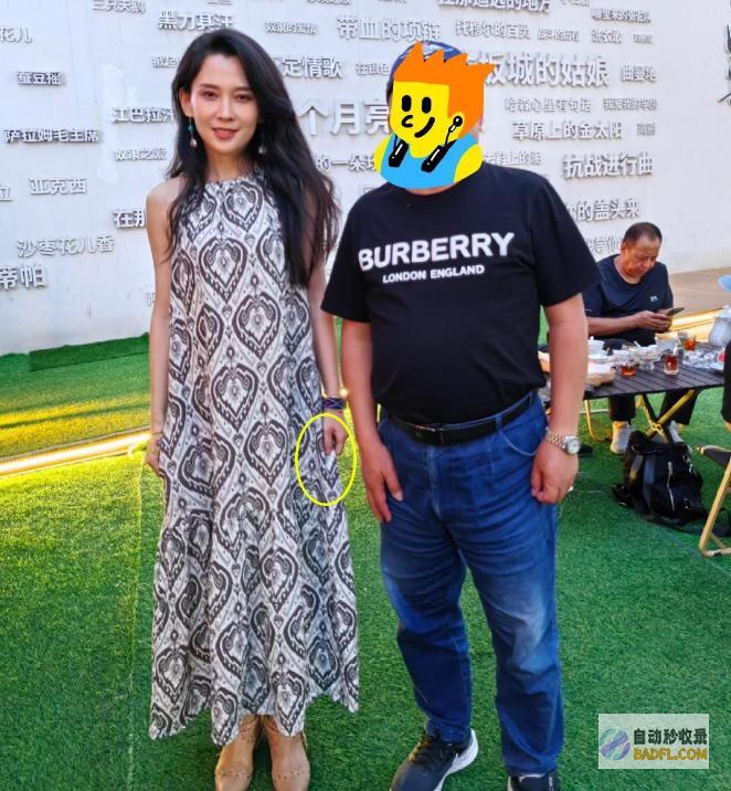 8岁女儿初次出面森林北母女和好友聚餐为坚持身