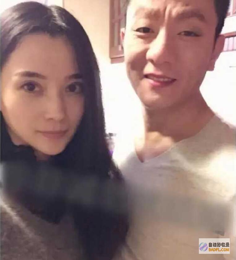 8岁女儿初次出面森林北母女和好友聚餐为坚持身