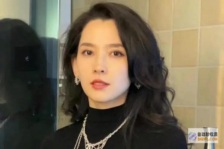 8岁女儿初次出面森林北母女和好友聚餐为坚持身