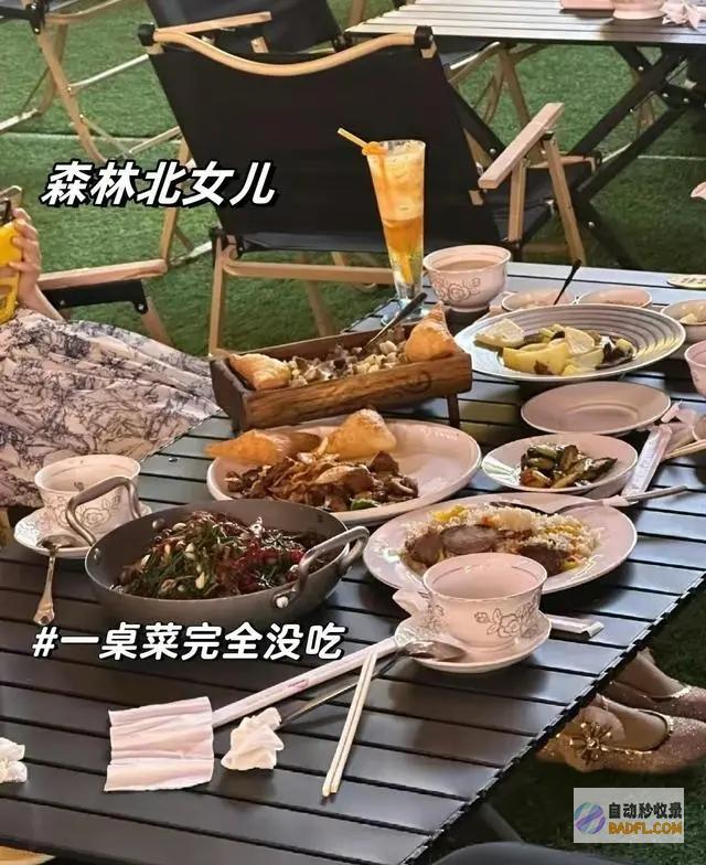 8岁女儿初次出面森林北母女和好友聚餐为坚持身