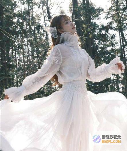 8岁女儿初次出面森林北母女和好友聚餐为坚持身