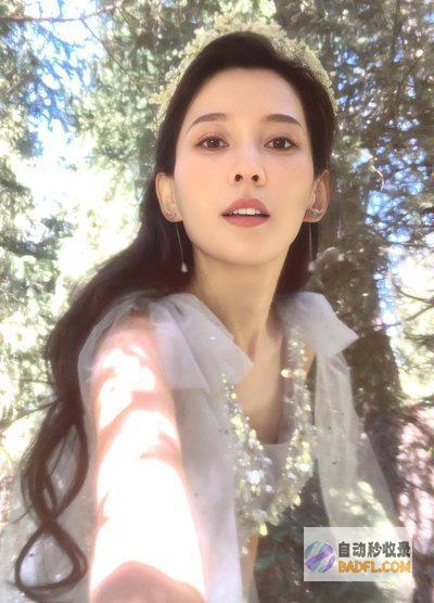 8岁女儿初次出面森林北母女和好友聚餐为坚持身
