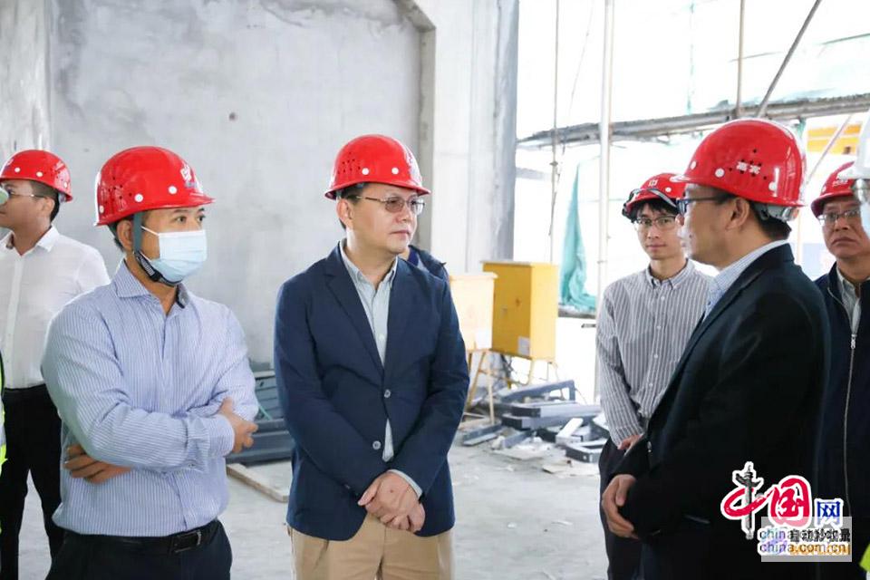 东莞中堂镇工厂突发大火 蘑菇云凌空而起 目击者直呼惊心动魄！ (东莞中堂镇工厂多吗)