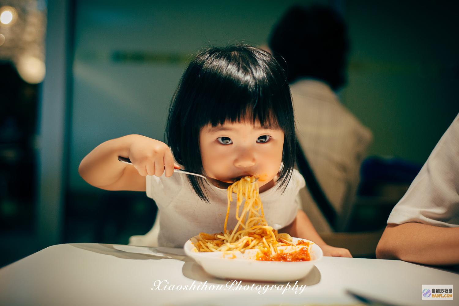 疯狂！孩子撒泼找母亲要平板！母亲悔恨不已 像吸毒一样！ 母亲 (疯狂小孩)