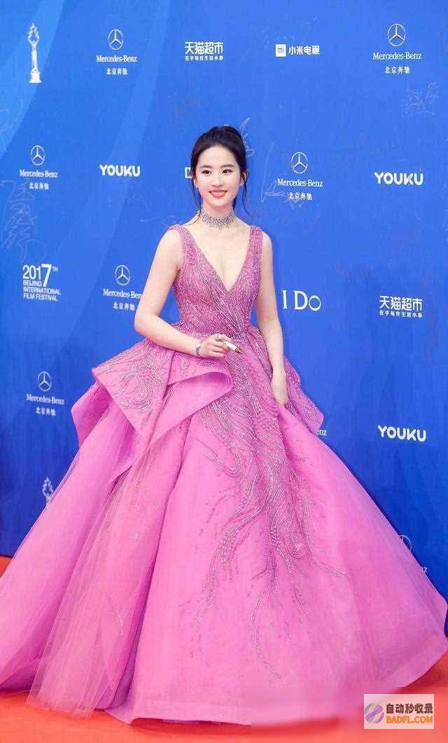 刘亦菲素颜接受采访比化装还难看惊呼环球宁