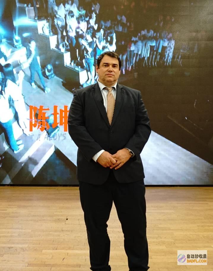 笑不活了！刘德华为演唱会滑跪赔罪 我却笑死在网友评论区 (笑不活了出处)