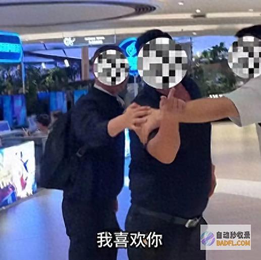 男性曝细节 被暴打住院 花钱玩死你！男性在商场遭4名醉汉蹂躏 (男生细节体现在哪)