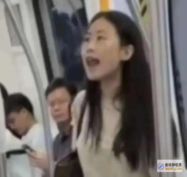 闹大了杭州地铁大骂盲人的奇葩女乘客底裤快要被