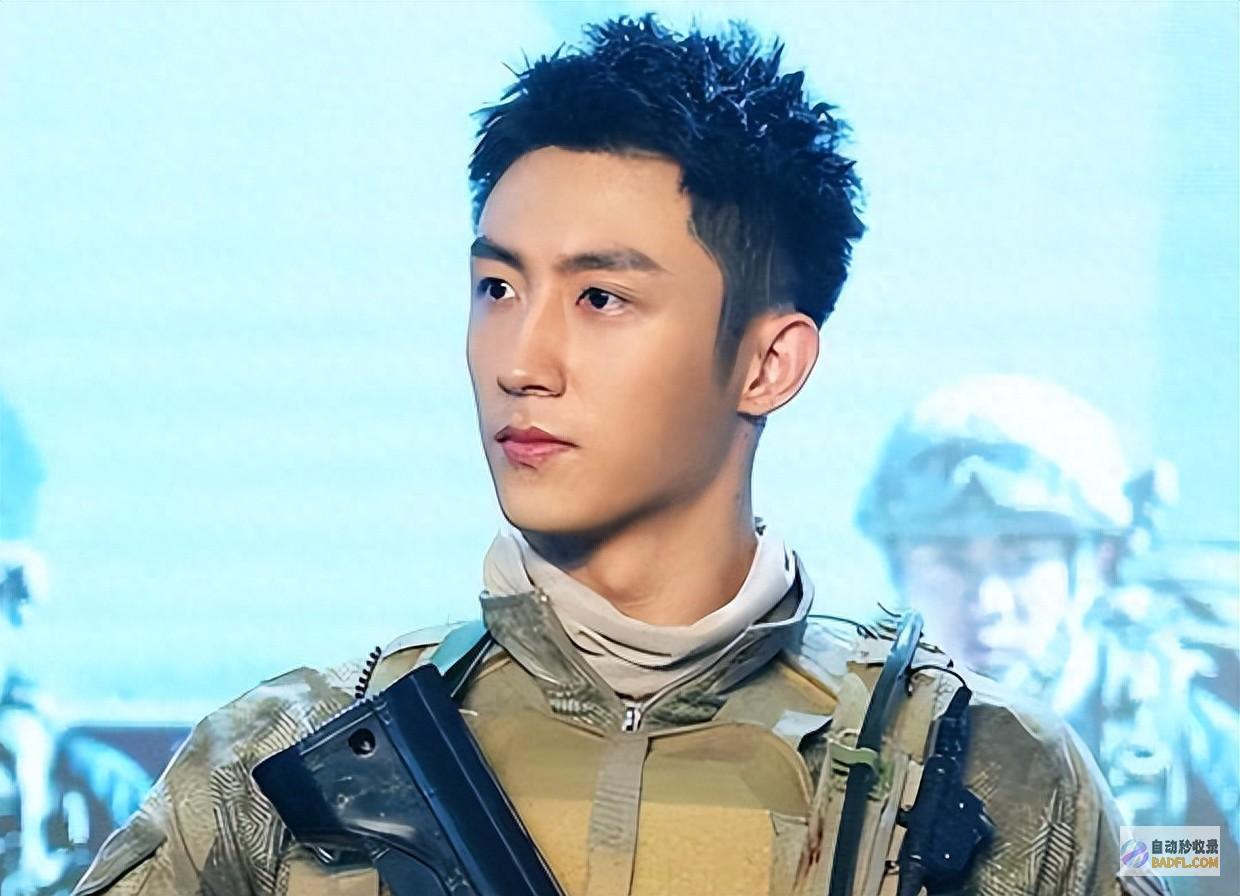 演技 表情僵硬 教科书 全程张不开嘴 31岁黄景瑜带来内娱顶流 (演技表情僵硬怎么办)