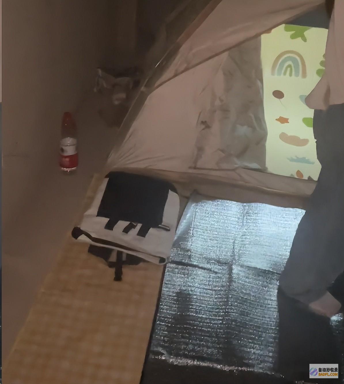 荒诞沈阳男性买房两年未交房寒心不已无奈帐篷入